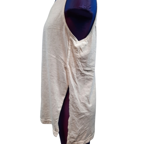 Fabletics Muscle Tank Top Open Sides Cream Heather Size Medium Women's - Picture 3 of 5